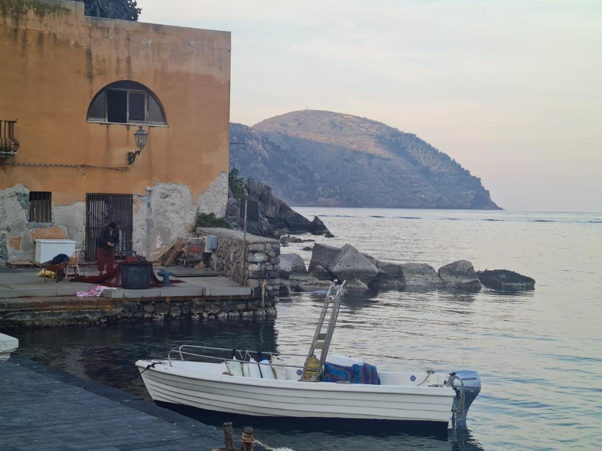 Ferienwohnung Lipari Centro Storico Flat 6 Mins From Port Exterior foto